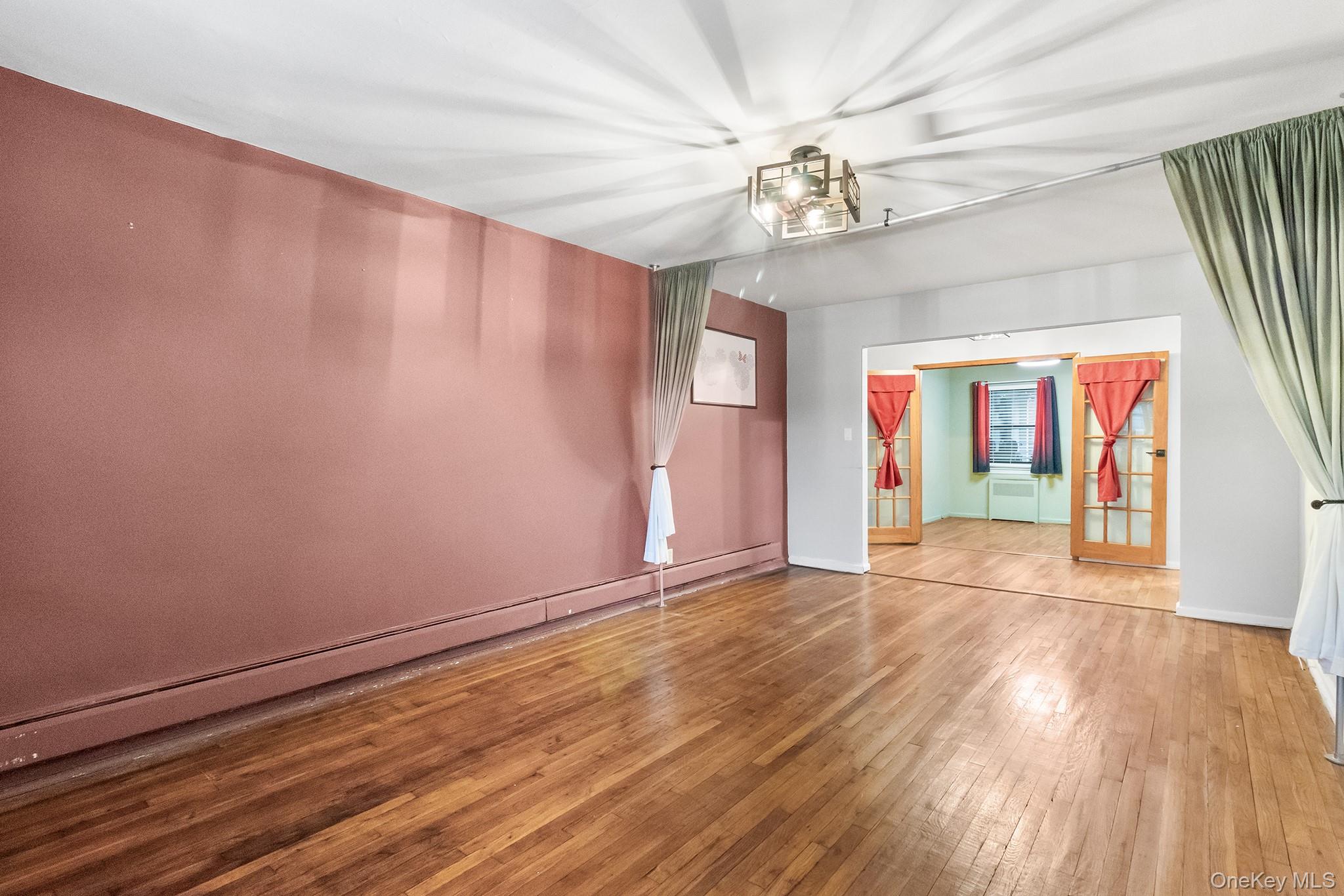 #4 photo, 1209 E Broadway, Hewlett , NY 11557