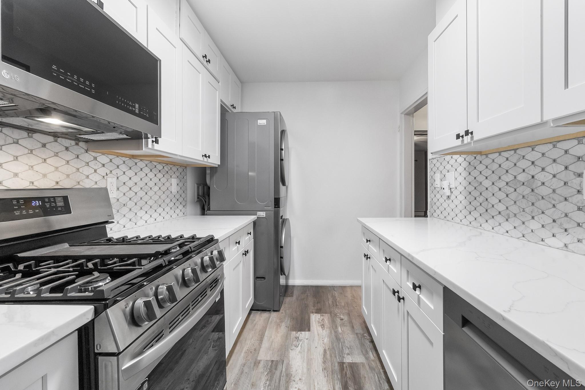 #7 photo, 1209 E Broadway, Hewlett , NY 11557