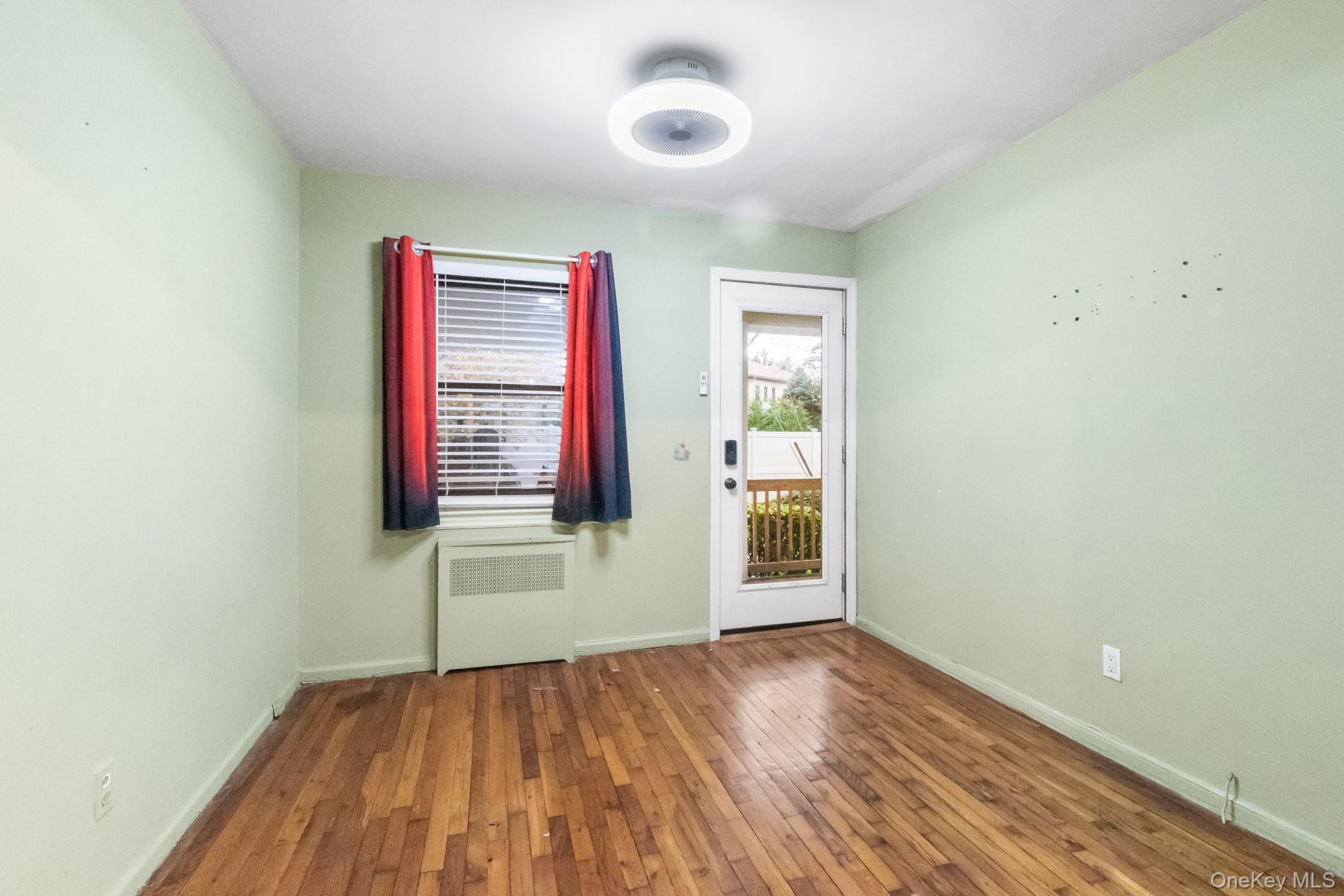 #8 photo, 1209 E Broadway, Hewlett , NY 11557