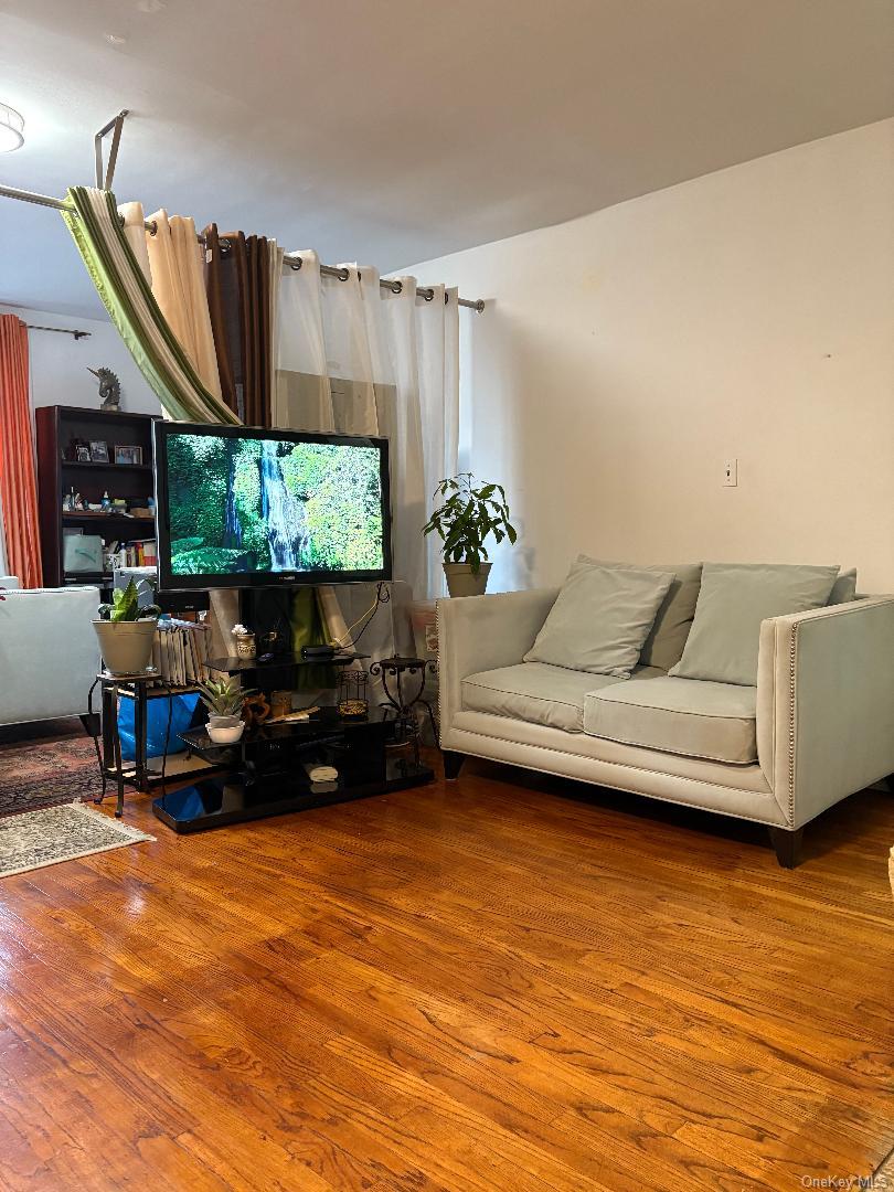 #7 photo, 41-31 51 Street, Woodside , NY 11377