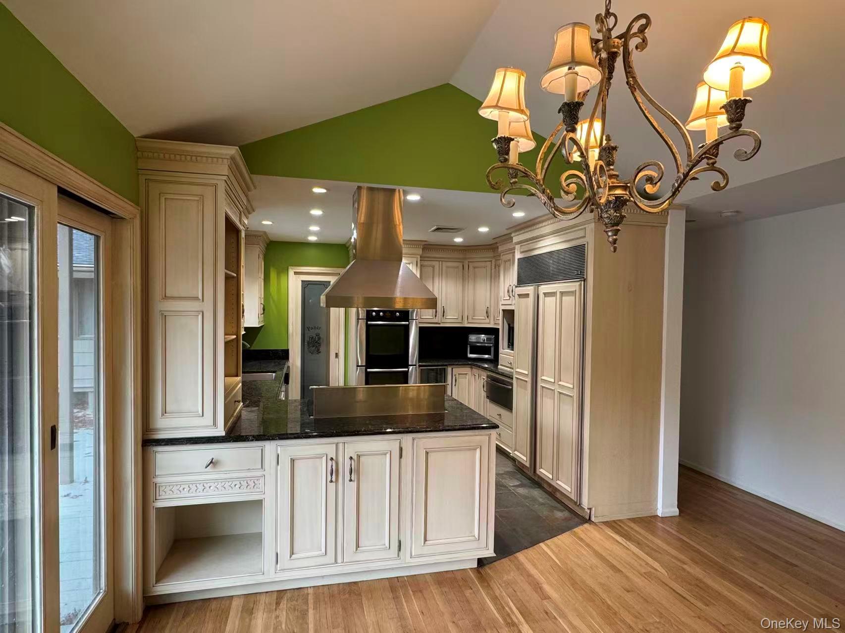 #10 photo, 4 Norgate Road, Glen Head , NY 11545