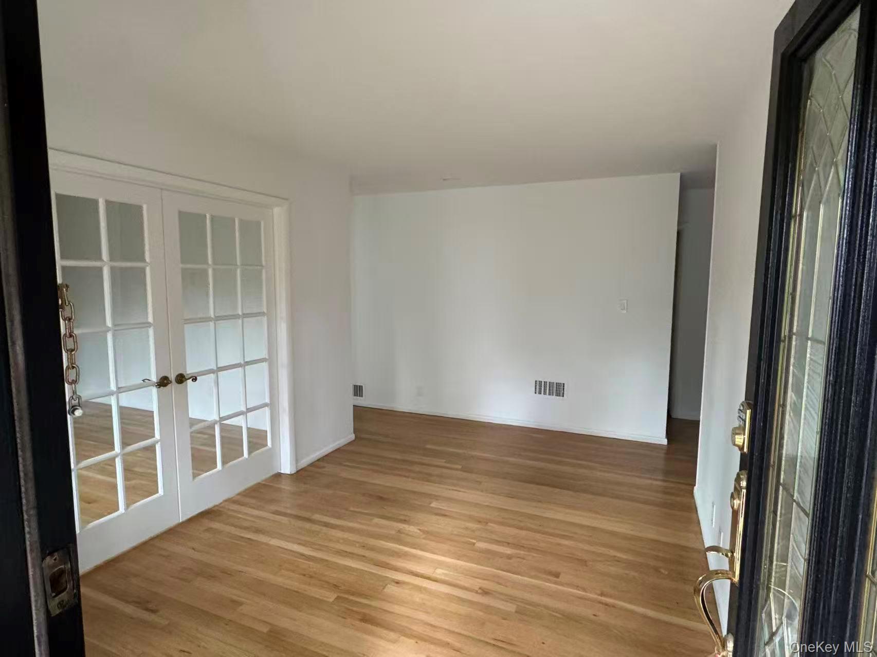 #9 photo, 4 Norgate Road, Glen Head , NY 11545