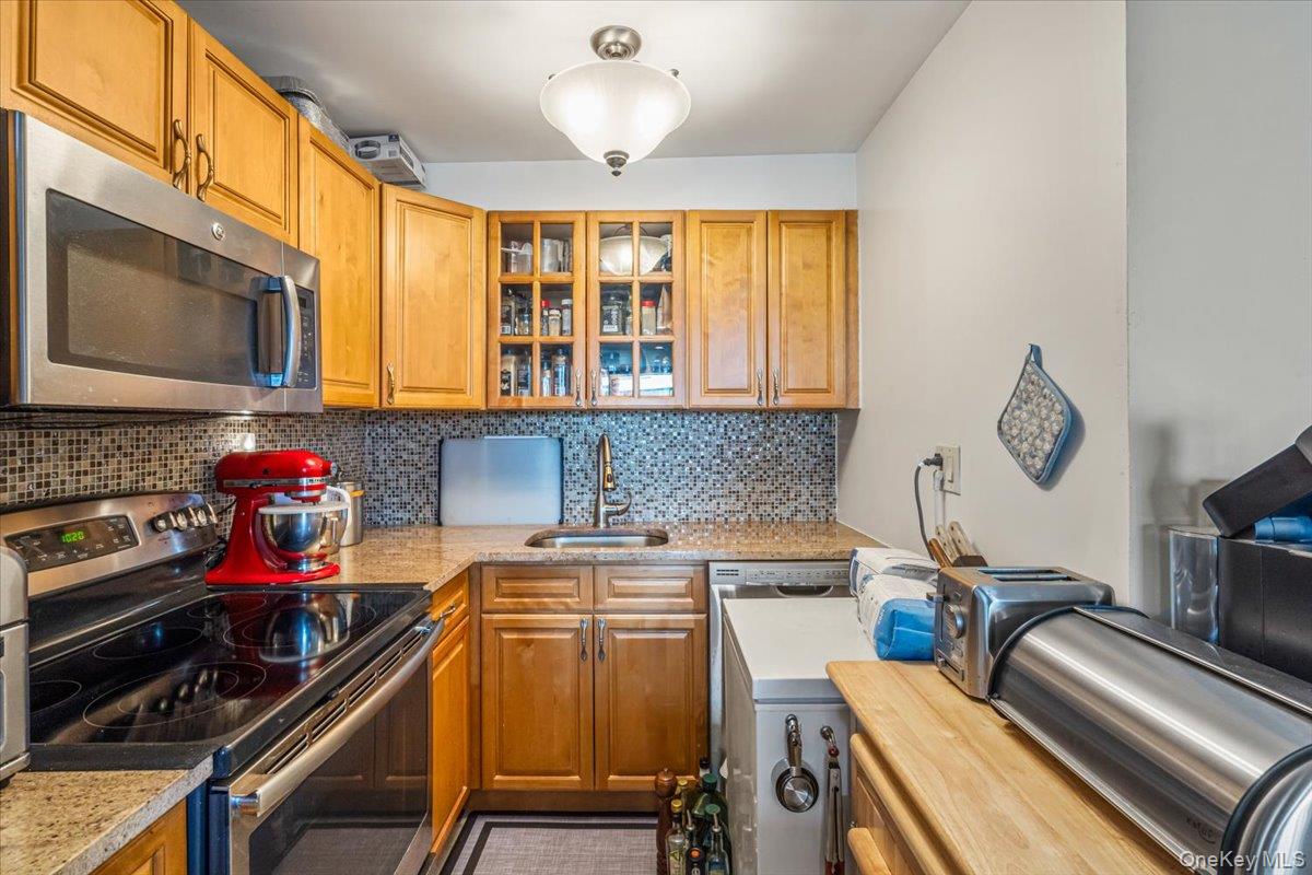 #6 photo, 7-04 166th Street, Beechhurst , NY 11357