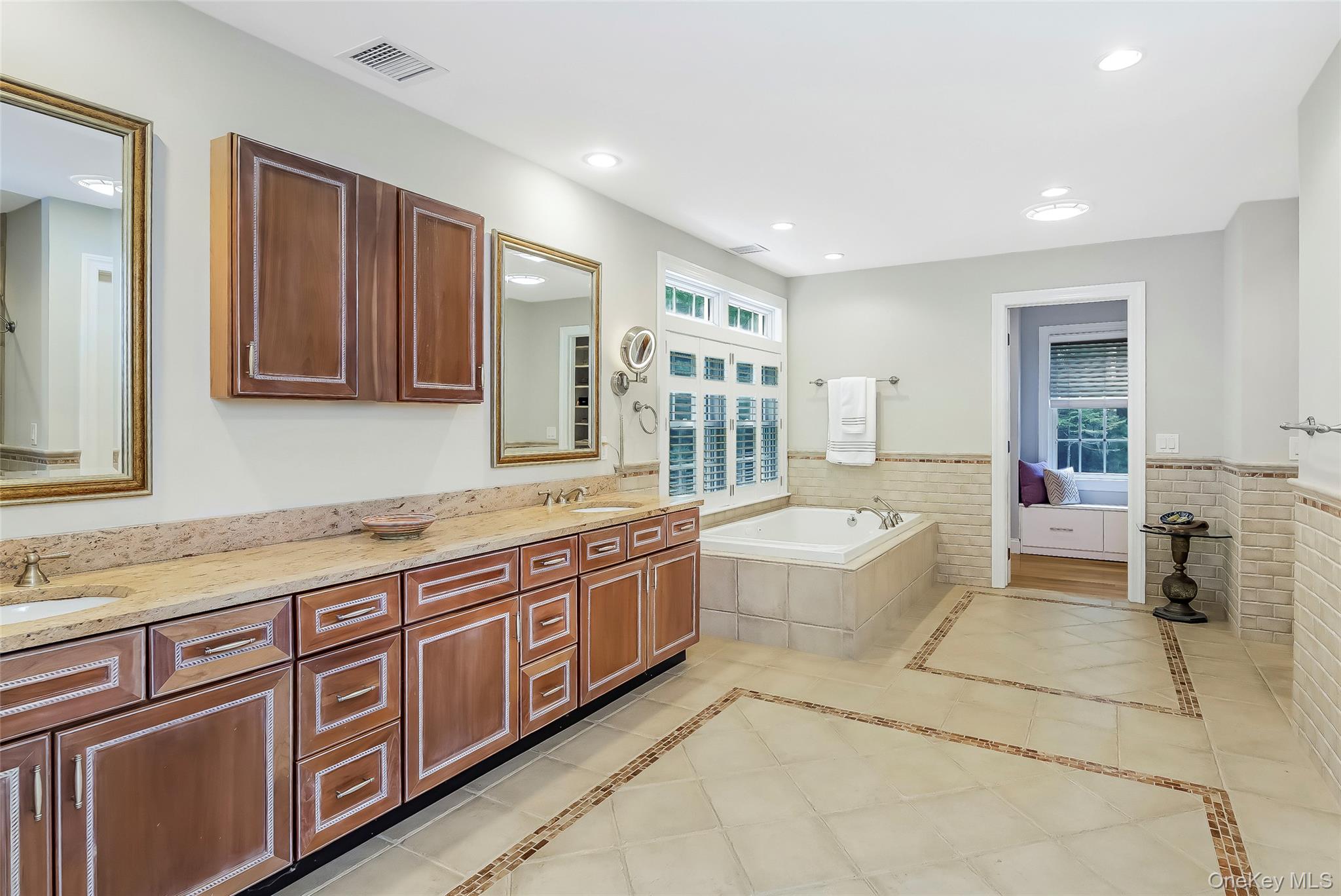 #16 photo, 3 Sally's Path, East Hampton , NY 11937