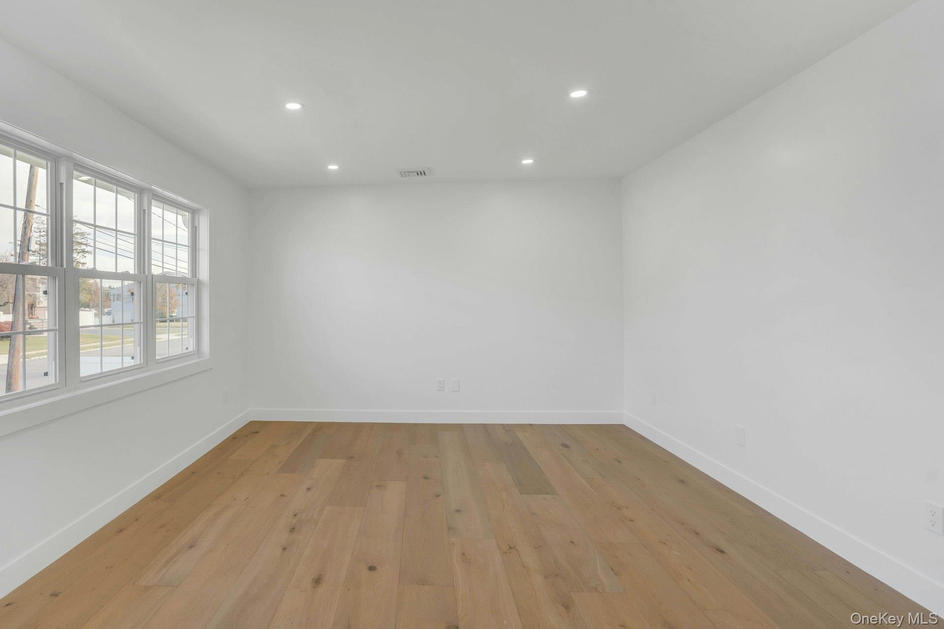 #12 photo, 243 Lido Parkway, Lindenhurst , NY 11757