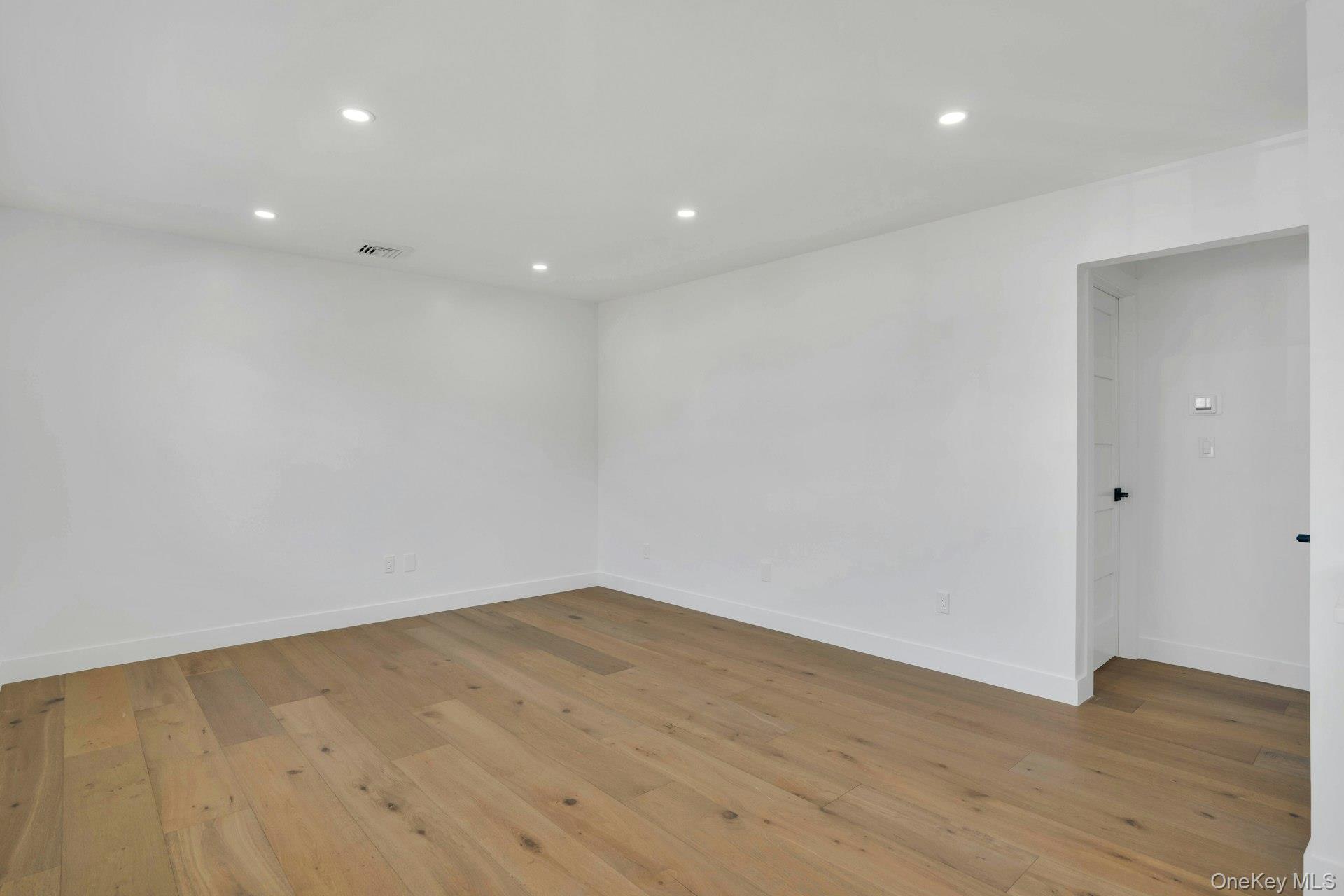 #18 photo, 243 Lido Parkway, Lindenhurst , NY 11757