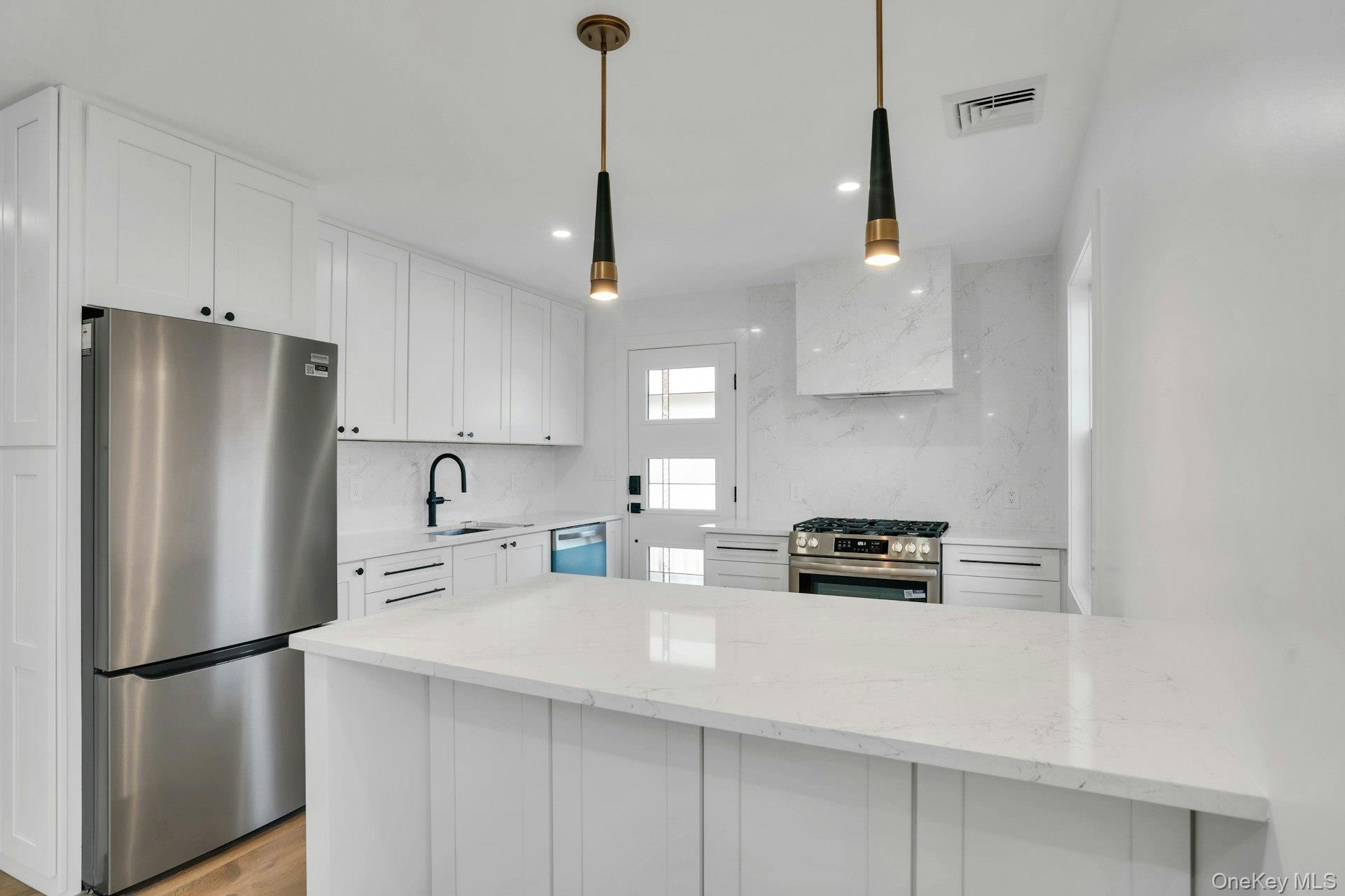 #19 photo, 243 Lido Parkway, Lindenhurst , NY 11757