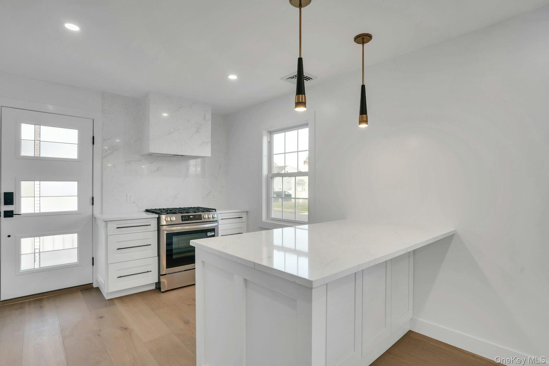 #20 photo, 243 Lido Parkway, Lindenhurst , NY 11757