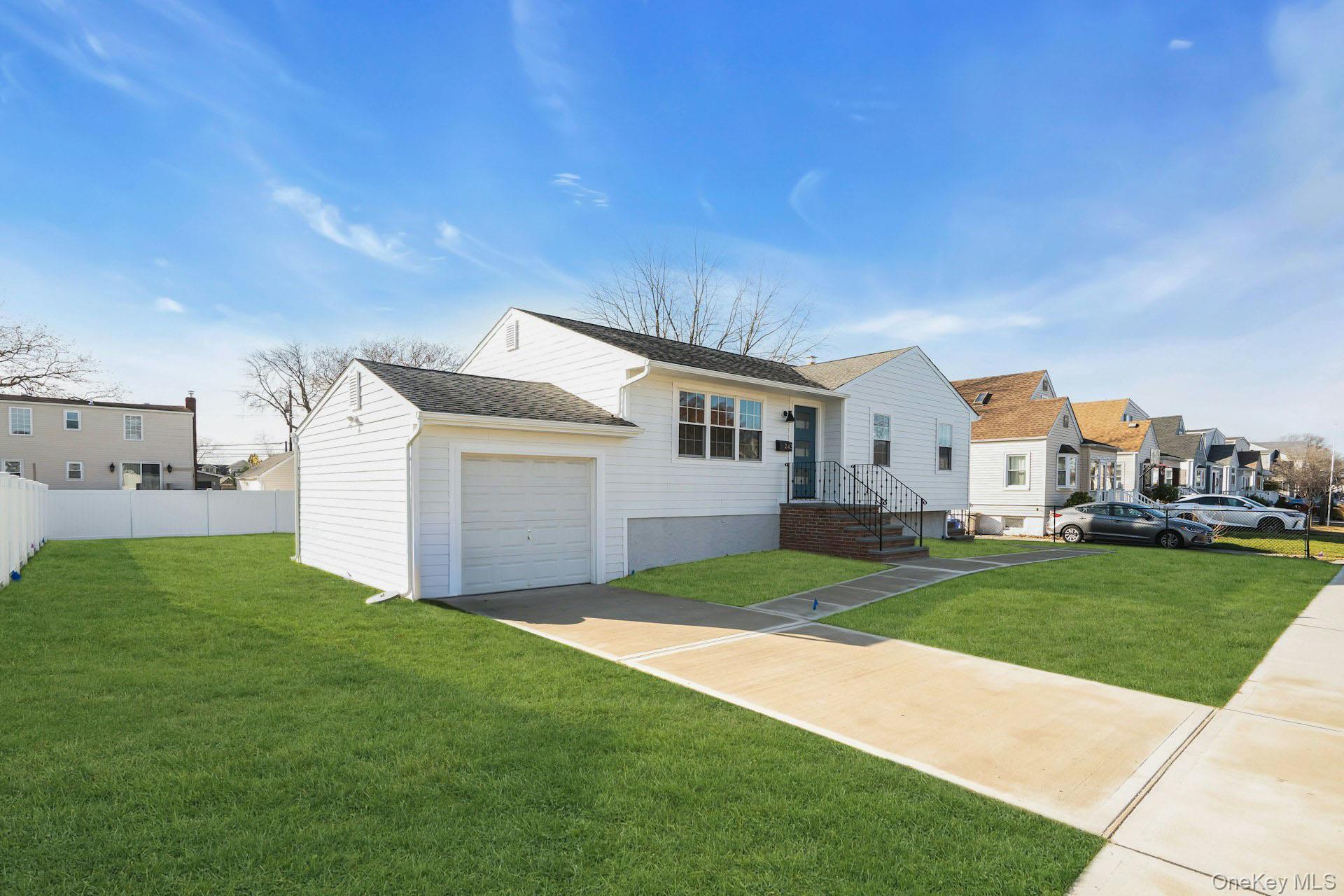 #4 photo, 243 Lido Parkway, Lindenhurst , NY 11757