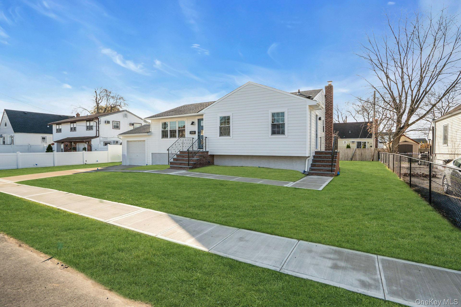 #5 photo, 243 Lido Parkway, Lindenhurst , NY 11757