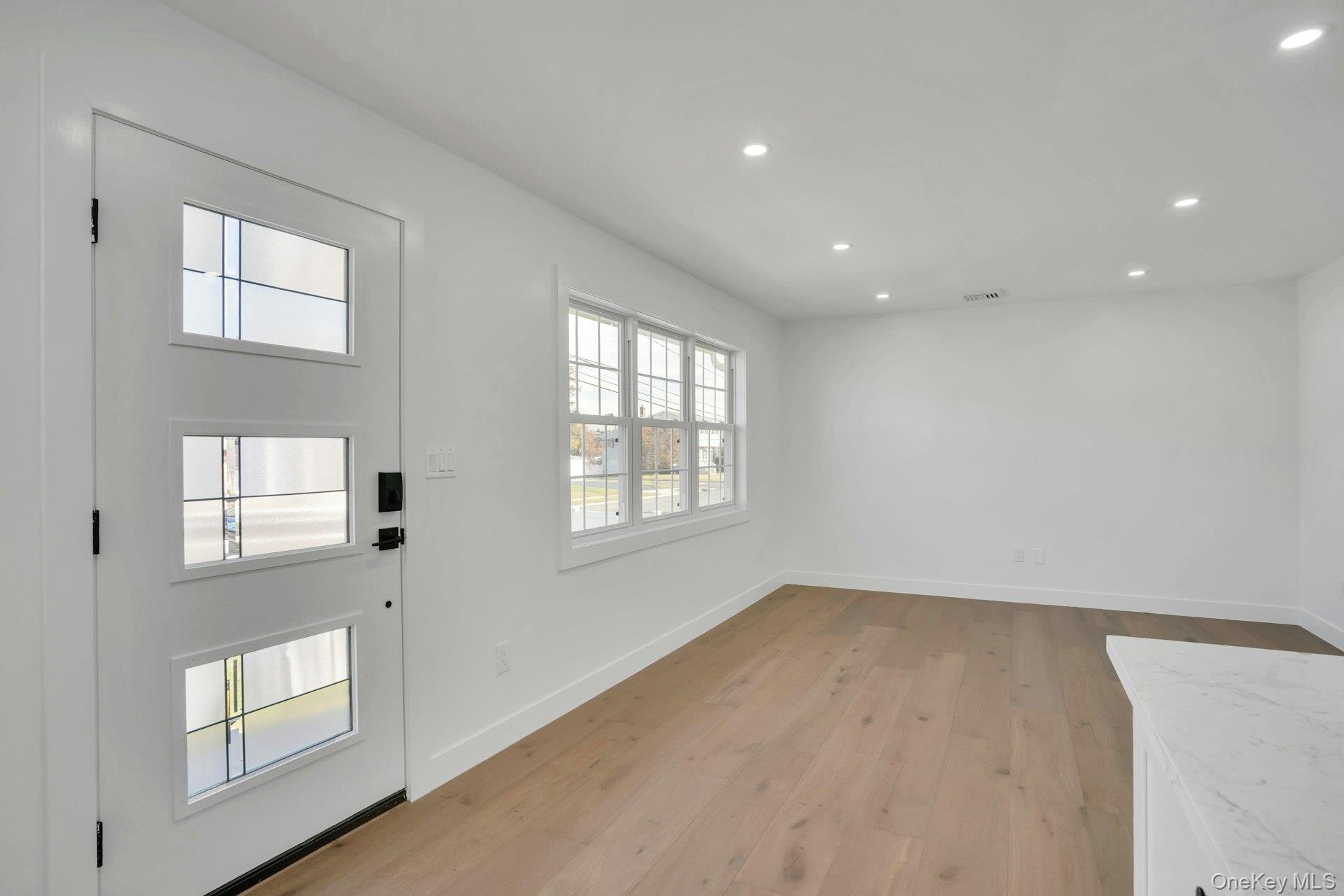 #7 photo, 243 Lido Parkway, Lindenhurst , NY 11757