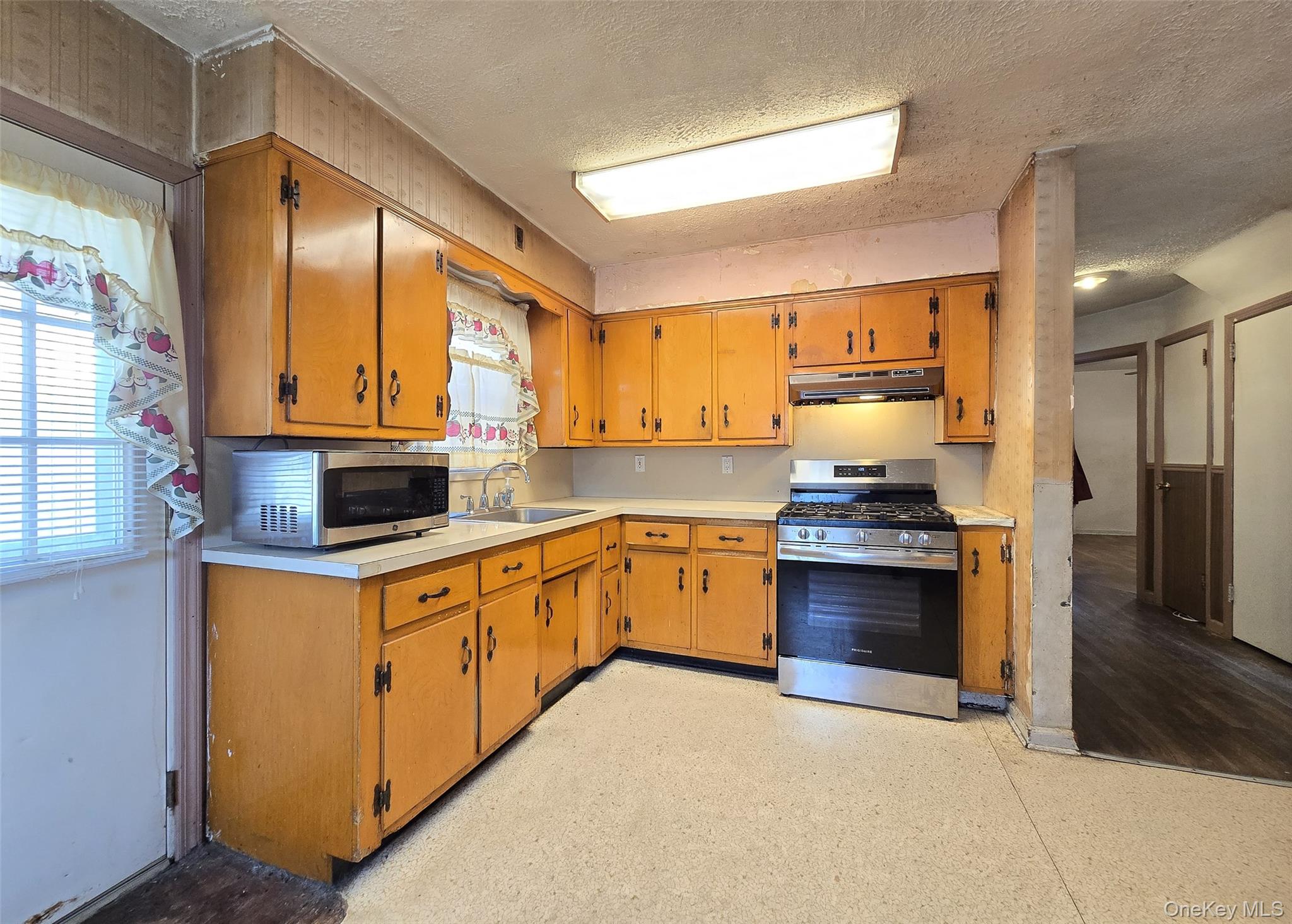 #3 photo, 369 Woodfield Road, West Hempstead , NY 11552