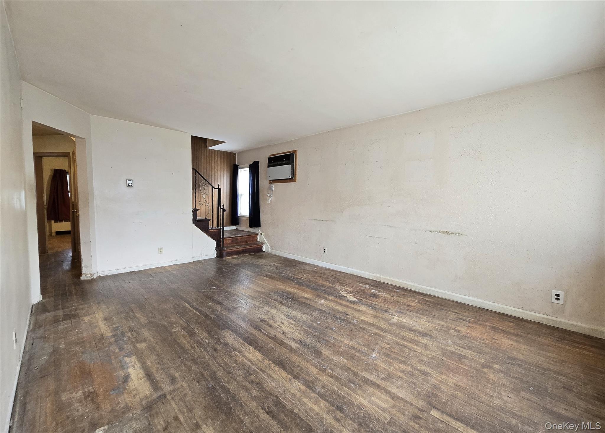 #6 photo, 369 Woodfield Road, West Hempstead , NY 11552