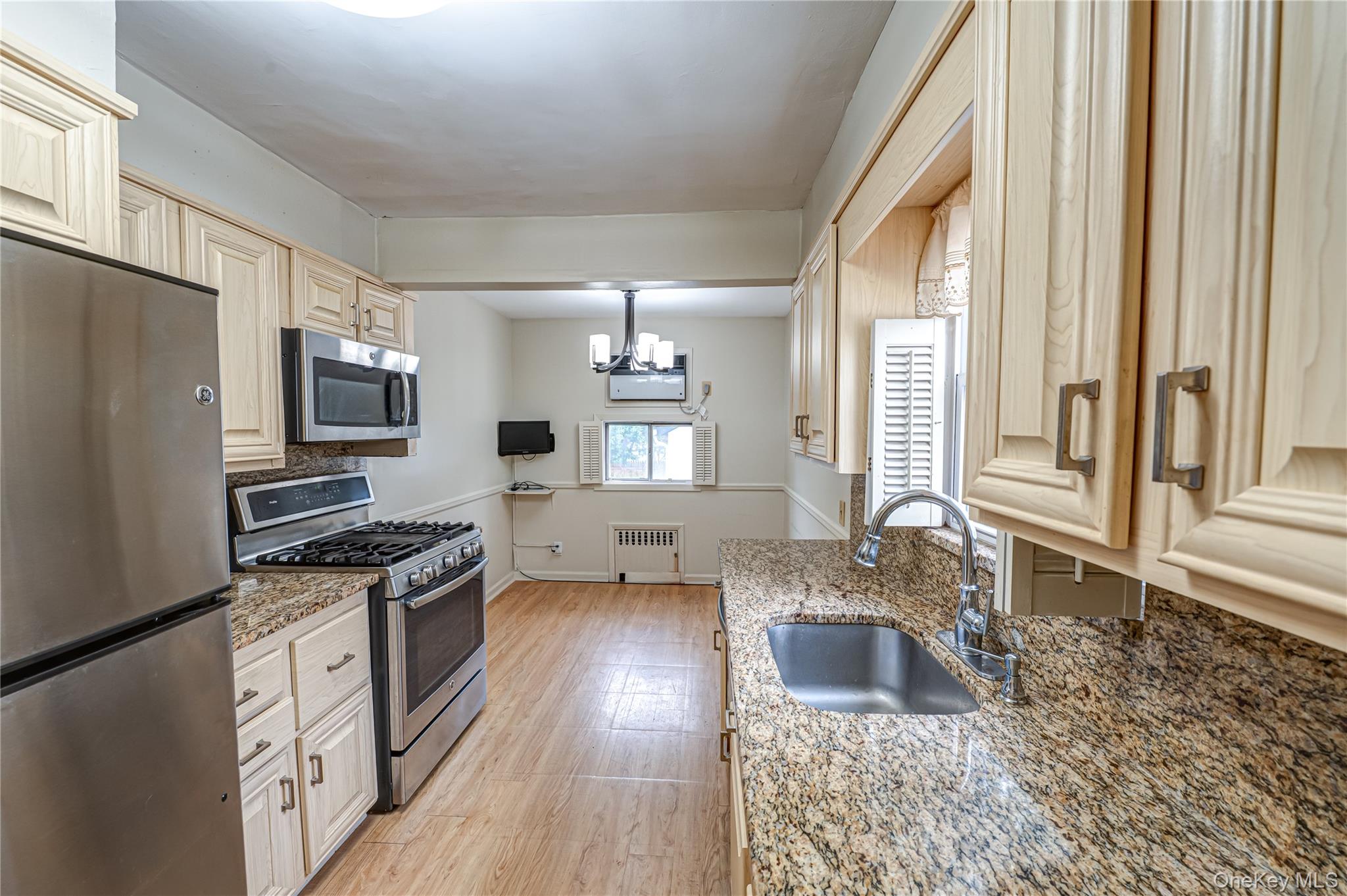 #10 photo, 2465 Woodland Avenue, Wantagh , NY 11793