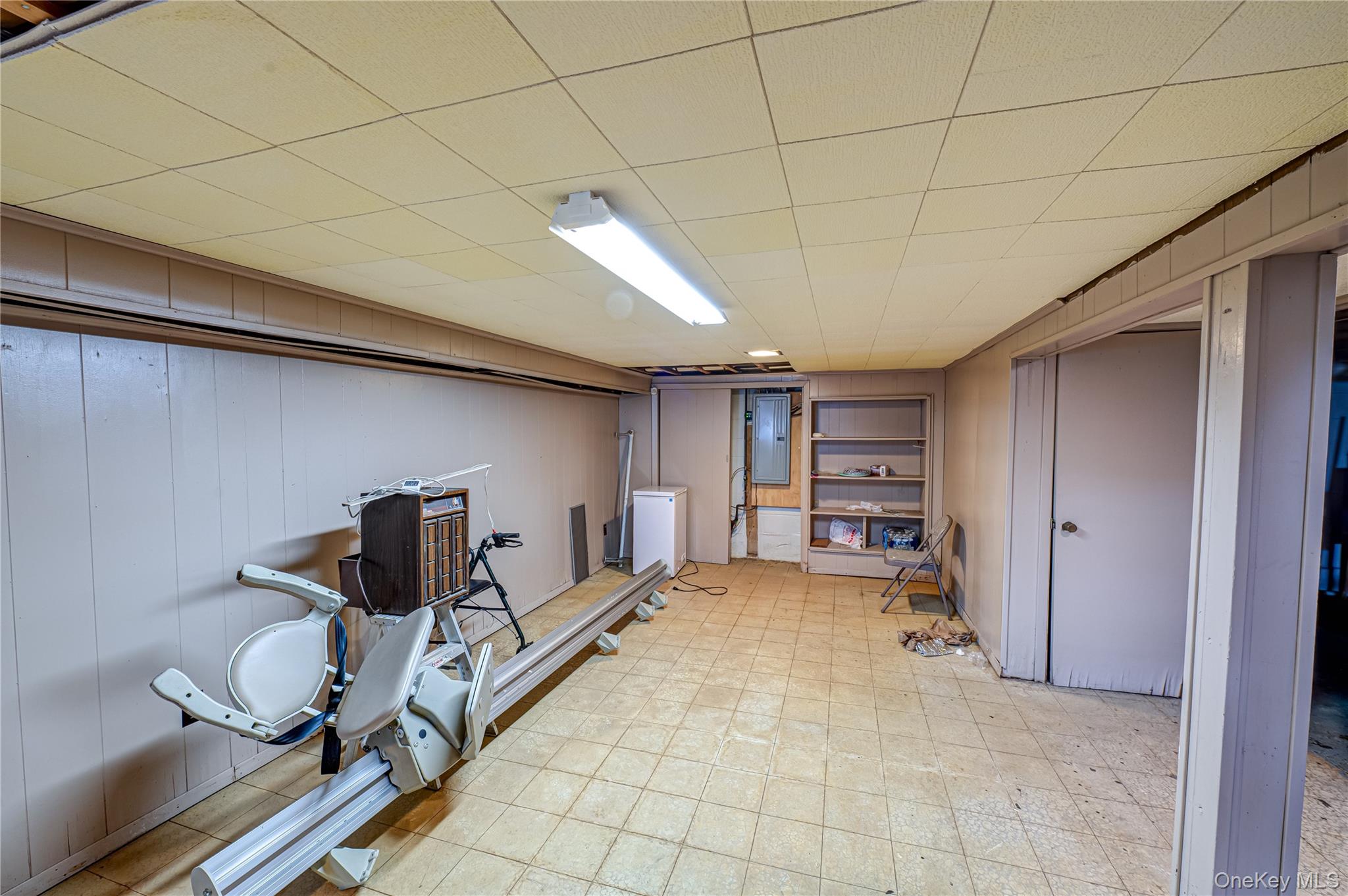 #16 photo, 2465 Woodland Avenue, Wantagh , NY 11793