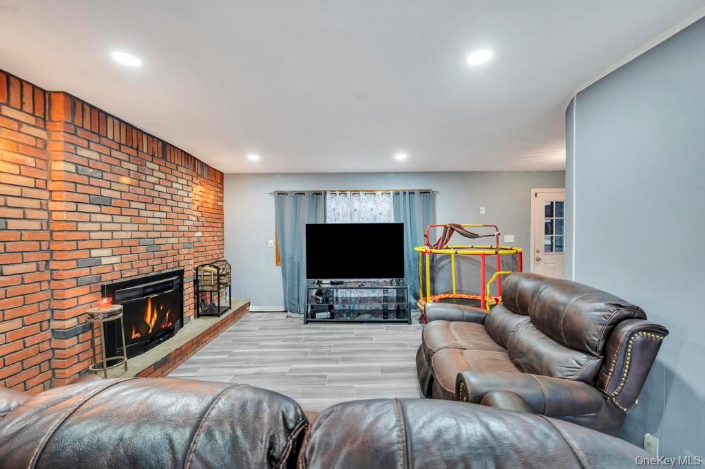 #6 photo, 154 Woodland Avenue, Central Islip , NY 11722