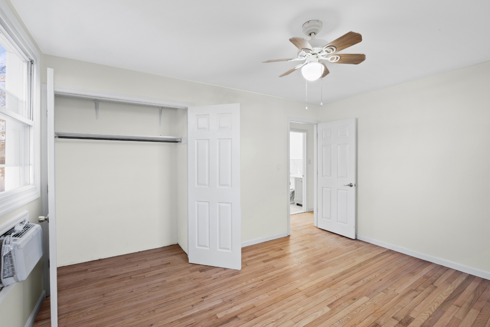 #18 photo, 1565 10th St, West Babylon , NY 11704