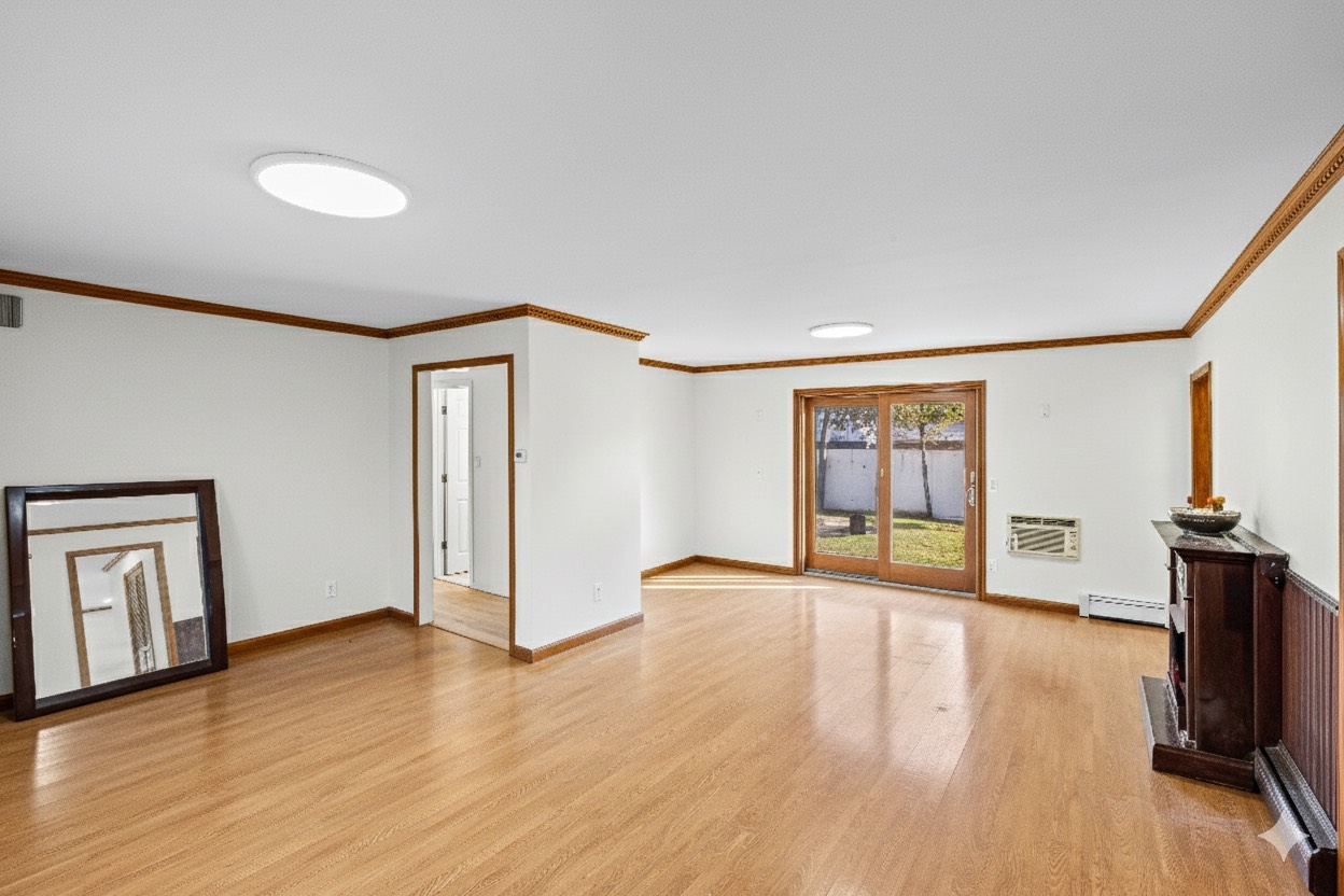 #6 photo, 1565 10th St, West Babylon , NY 11704