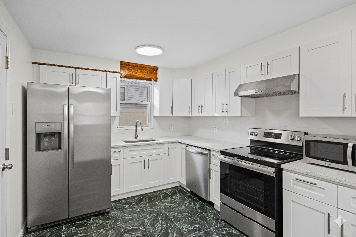 #7 photo, 1565 10th St, West Babylon , NY 11704