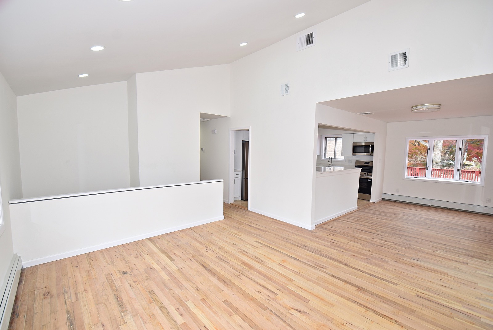 #13 photo, 21 Hancock St, سوفولك Islandia , NY 11749