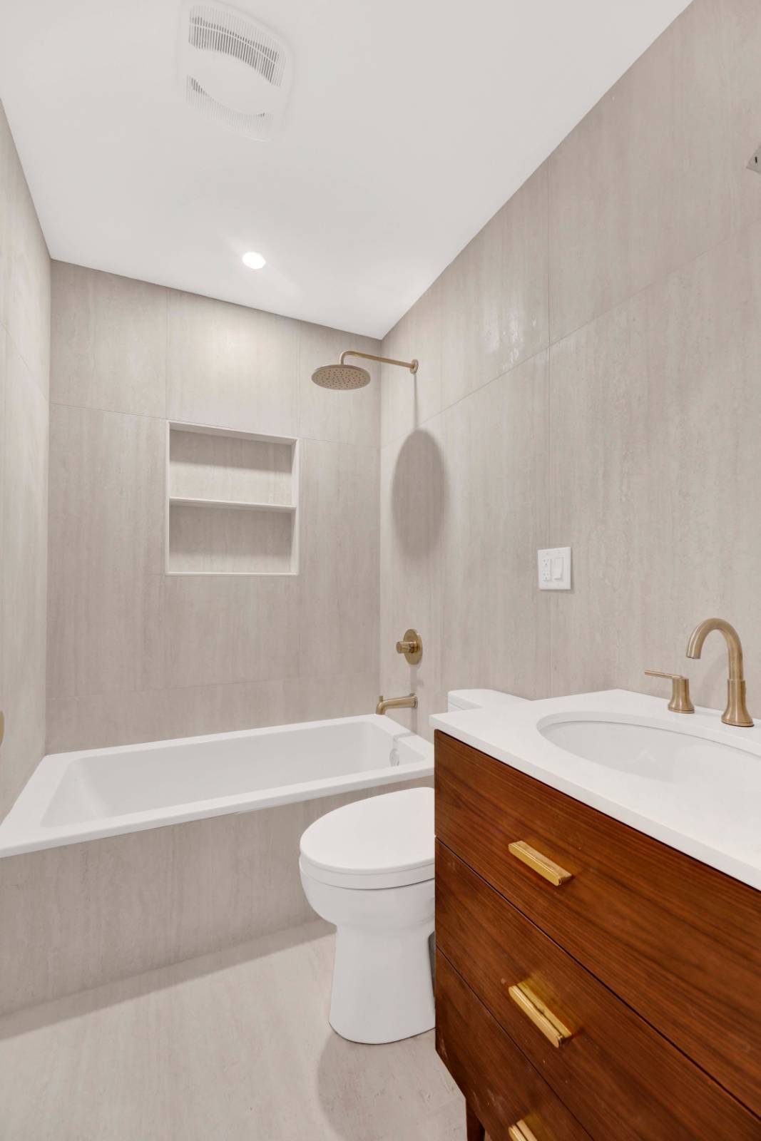 #8 photo, 526 central ave, Bushwick , NY 11221