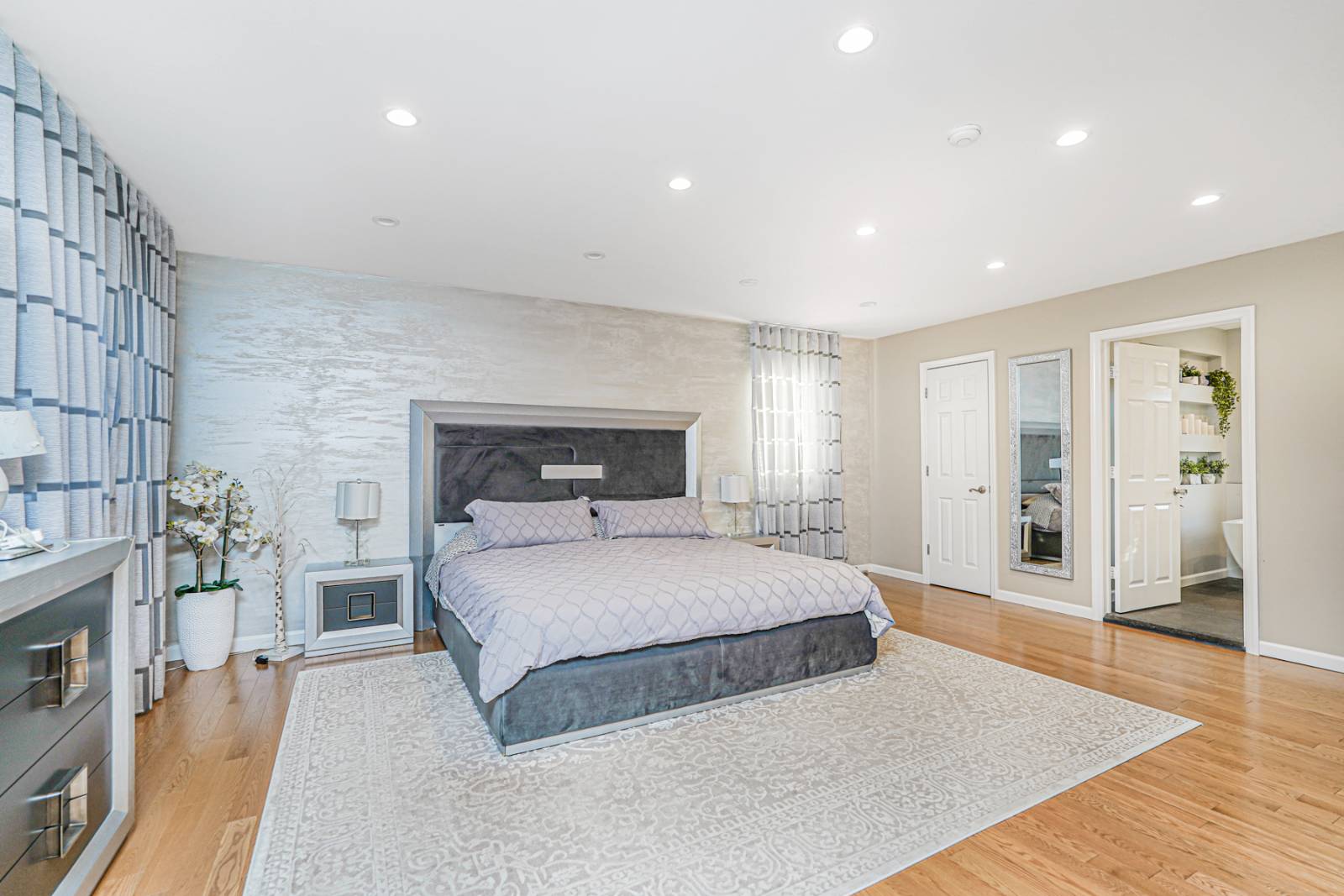 #22 photo, 46 Durges St., Staten Island , NY 10304