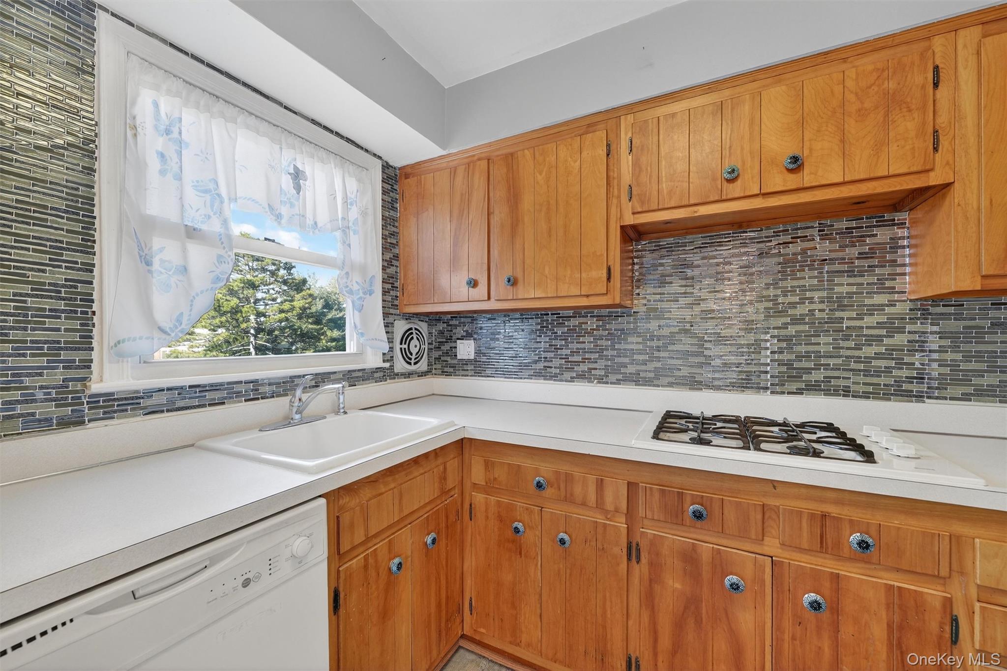 #16 photo, 5 Oxford Court, Suffern , NY 10901