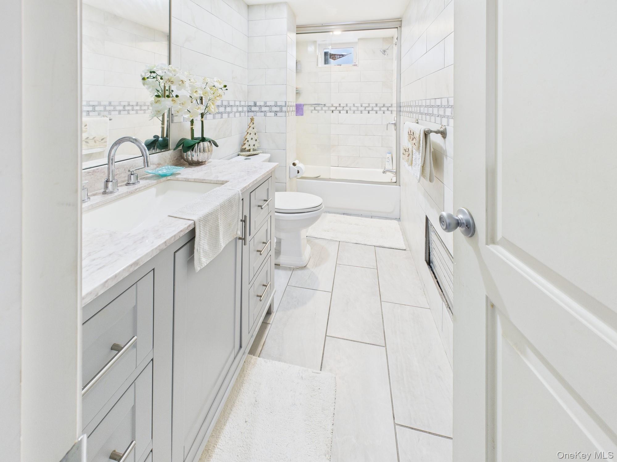 #12 photo, 3234 Paulding Avenue, Bronx , NY 10469