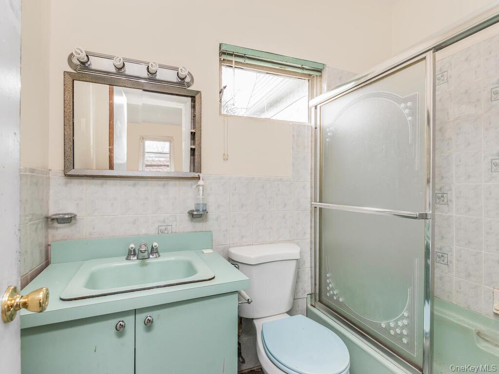 #16 photo, 90 Meucci Avenue, Copiague , NY 11726