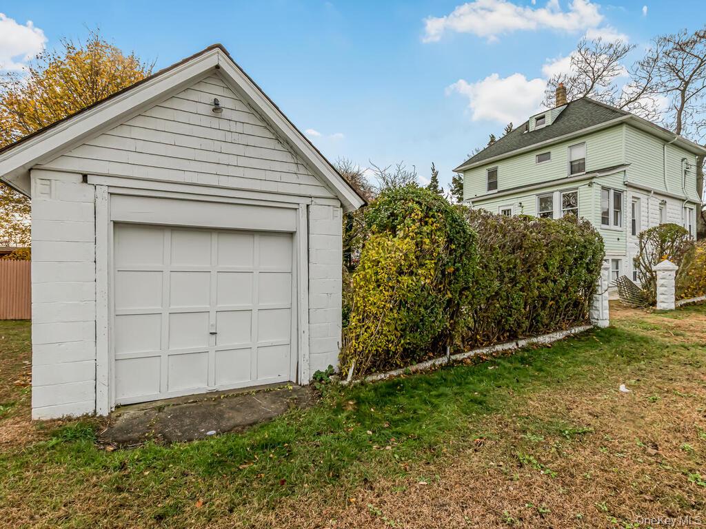 #4 photo, 90 Meucci Avenue, Copiague , NY 11726