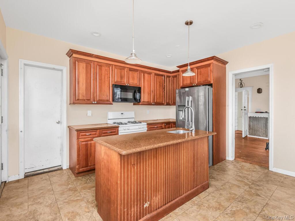 #6 photo, 90 Meucci Avenue, Copiague , NY 11726