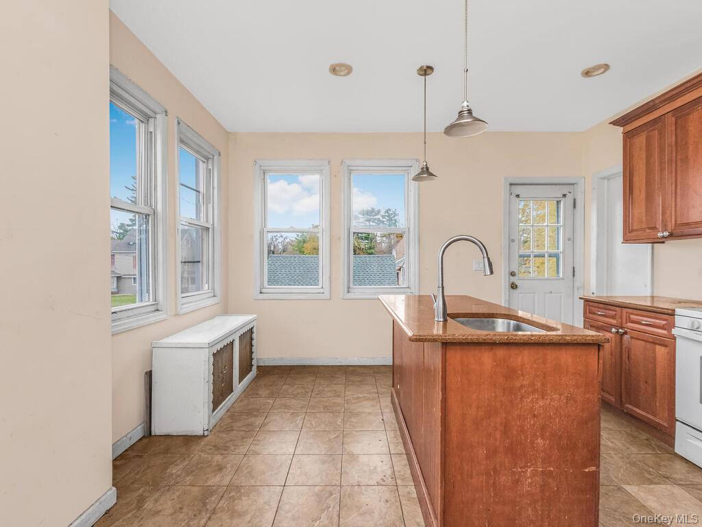 #8 photo, 90 Meucci Avenue, Copiague , NY 11726