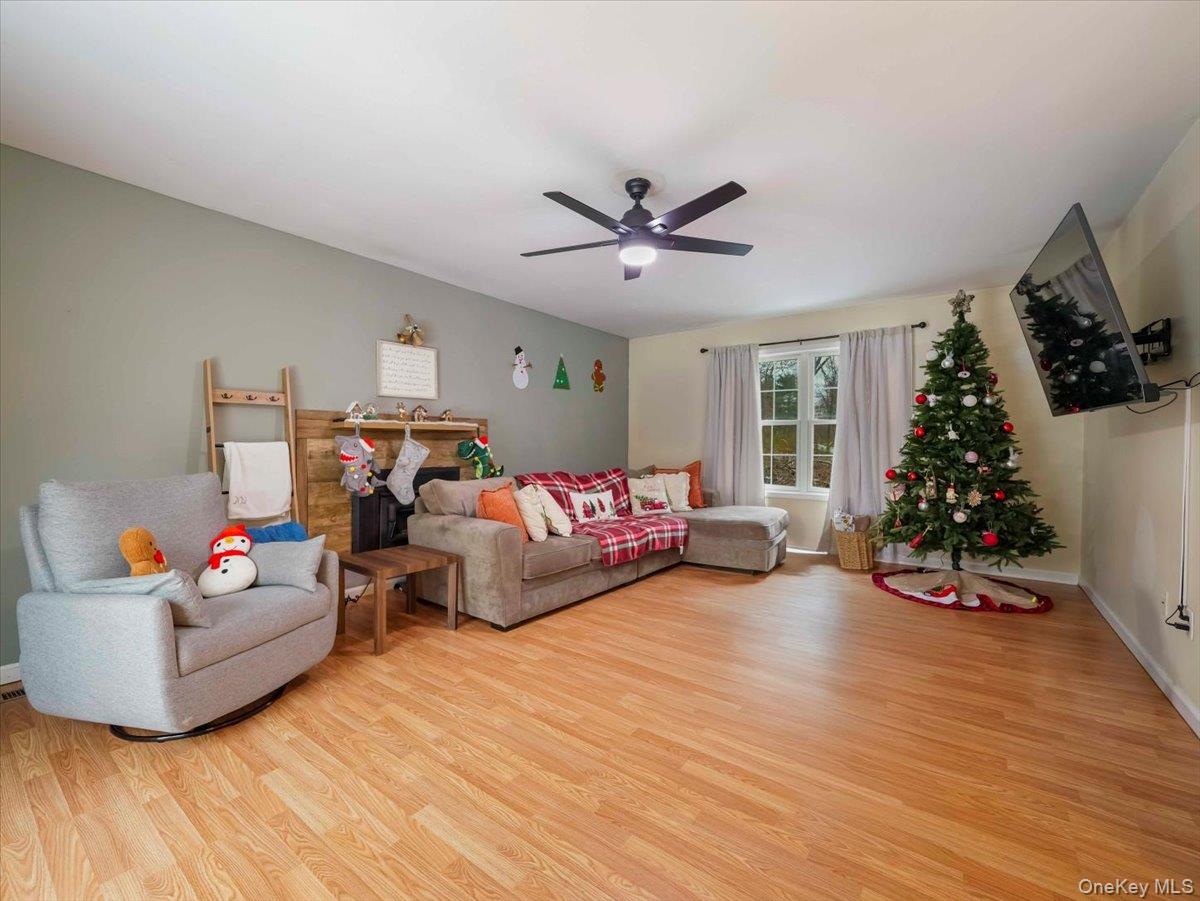 #13 photo, 30 Ketchamtown Road, 紐約州 Wappingers Falls , NY 12590