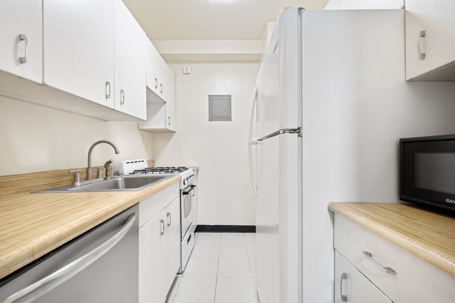 #10 photo, 77 W 55TH Street, Midtown , NY 10019