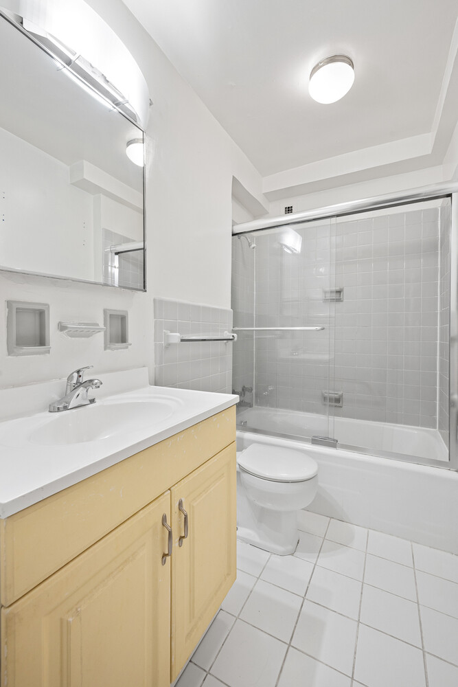 #12 photo, 77 W 55TH Street, Midtown , NY 10019