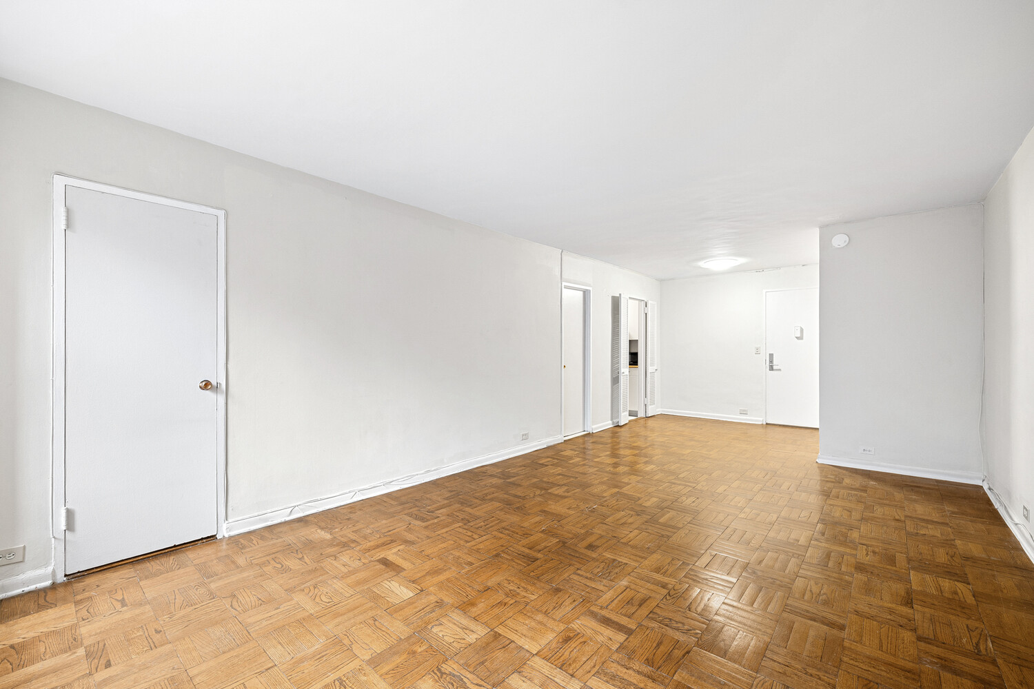 #8 photo, 77 W 55TH Street, Midtown , NY 10019