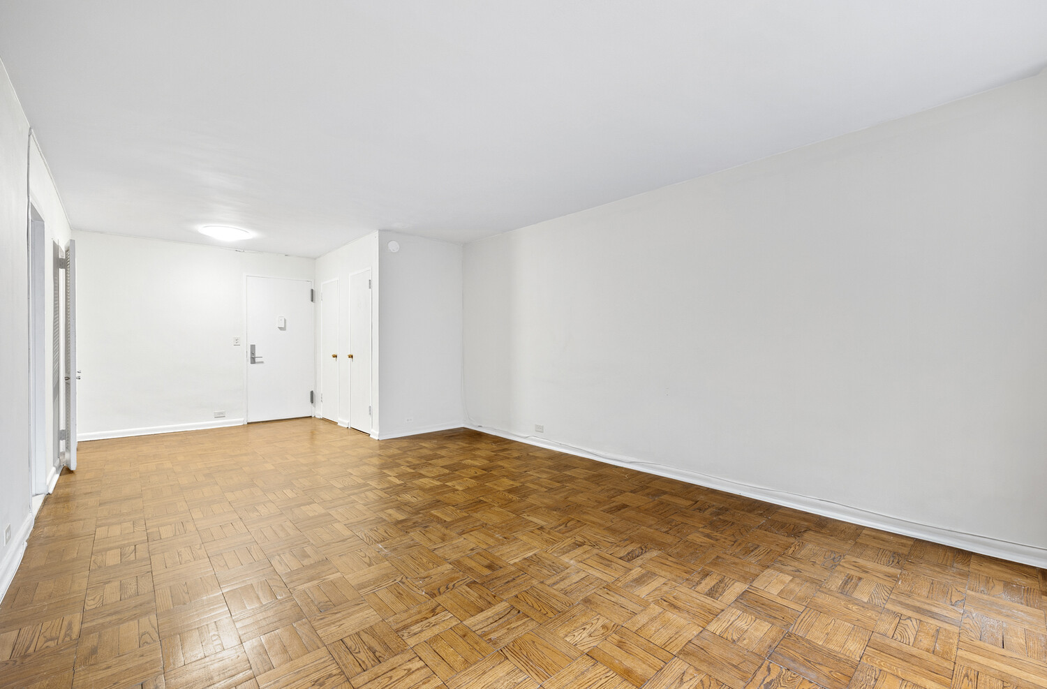 #9 photo, 77 W 55TH Street, Midtown , NY 10019