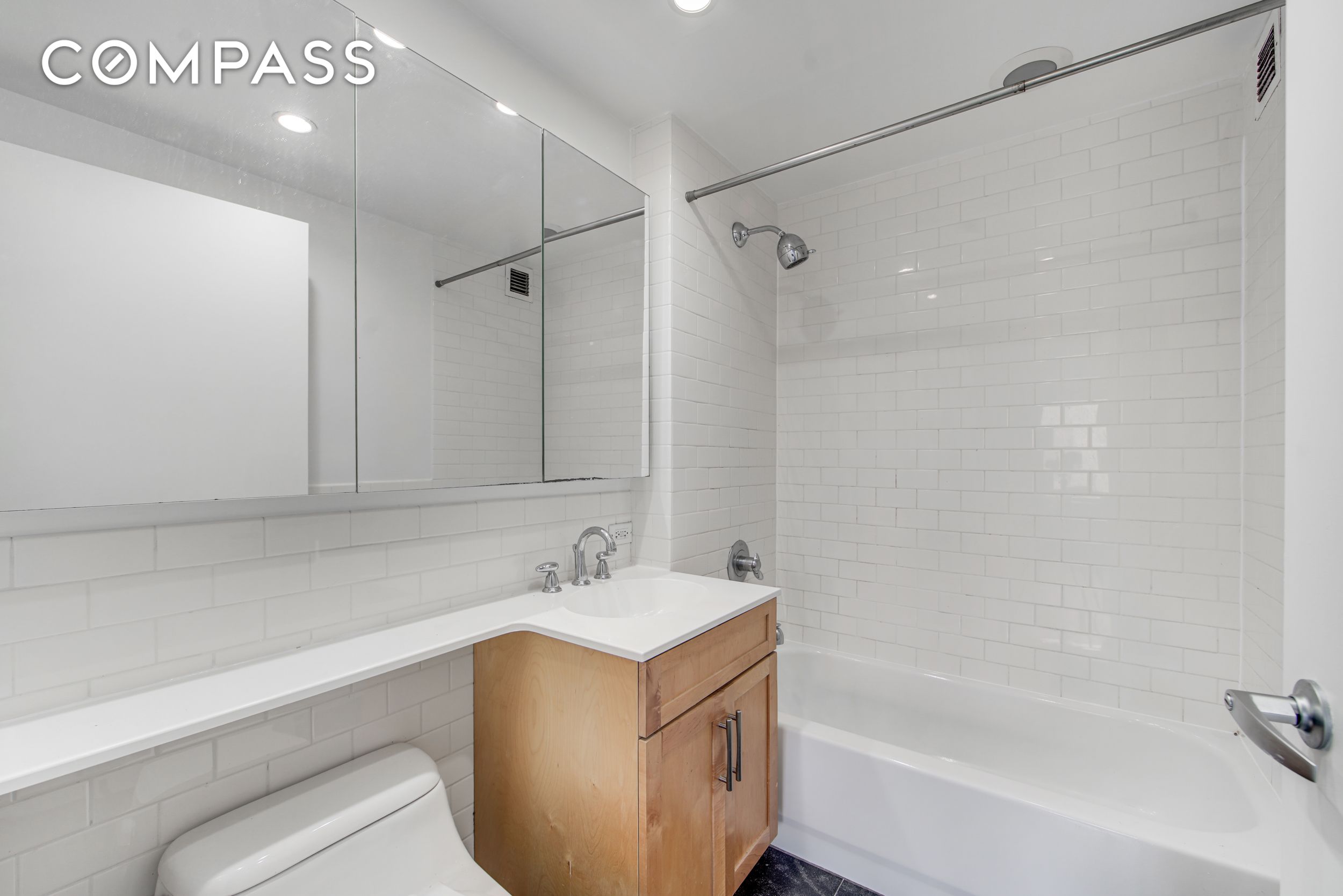 #10 photo, 516 W 47th Street, Hell's Kitchen , NY 10036