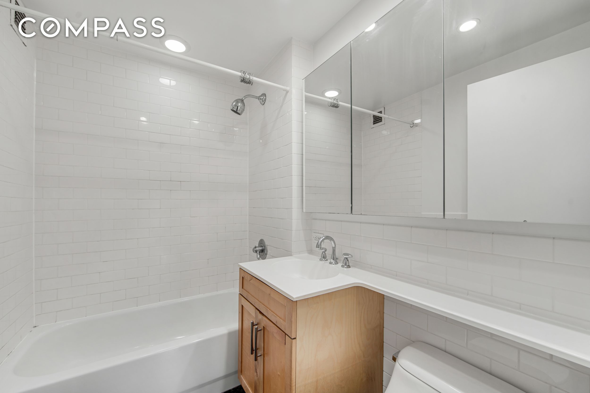 #12 photo, 516 W 47th Street, Hell's Kitchen , NY 10036