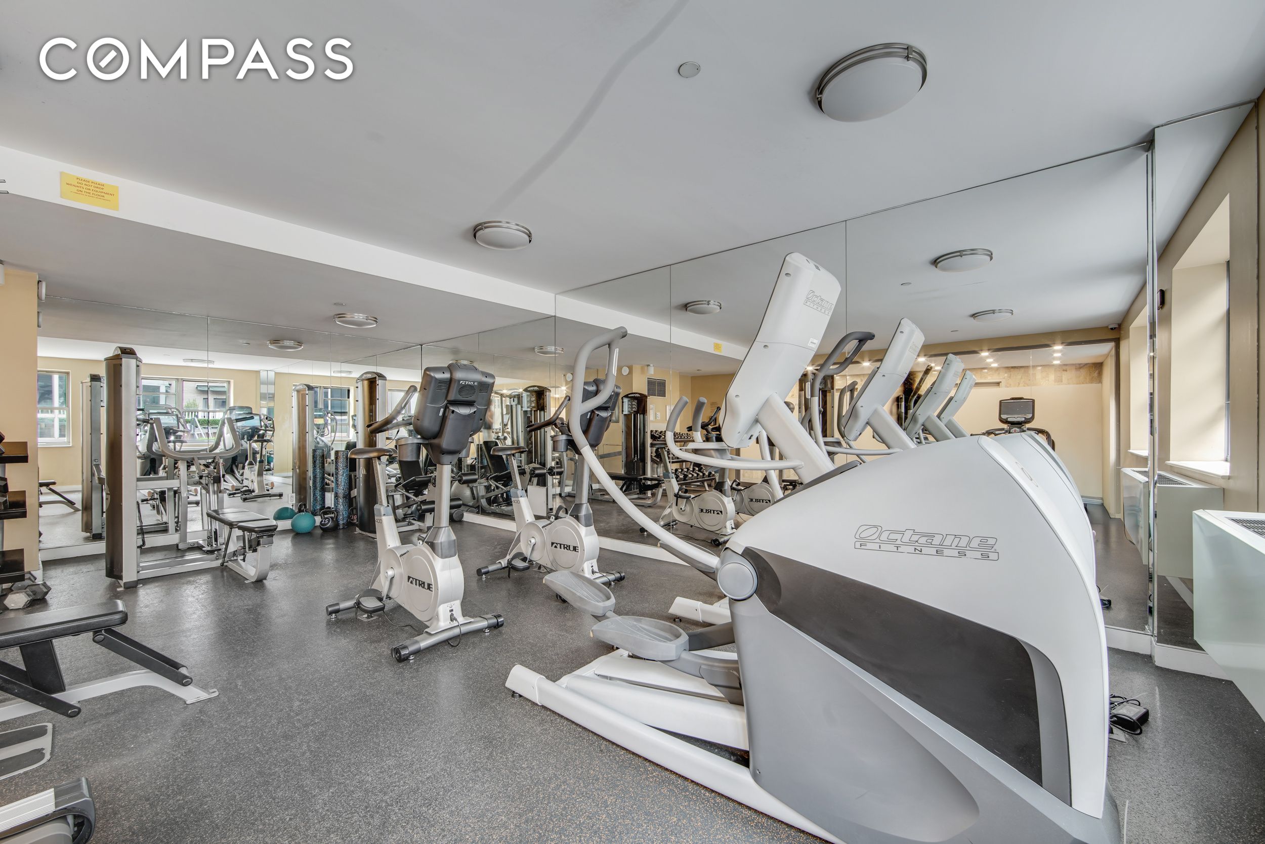 #13 photo, 516 W 47th Street, Hell's Kitchen , NY 10036