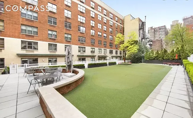 #15 photo, 516 W 47th Street, Hell's Kitchen , NY 10036