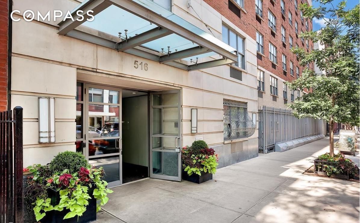 #19 photo, 516 W 47th Street, Hell's Kitchen , NY 10036