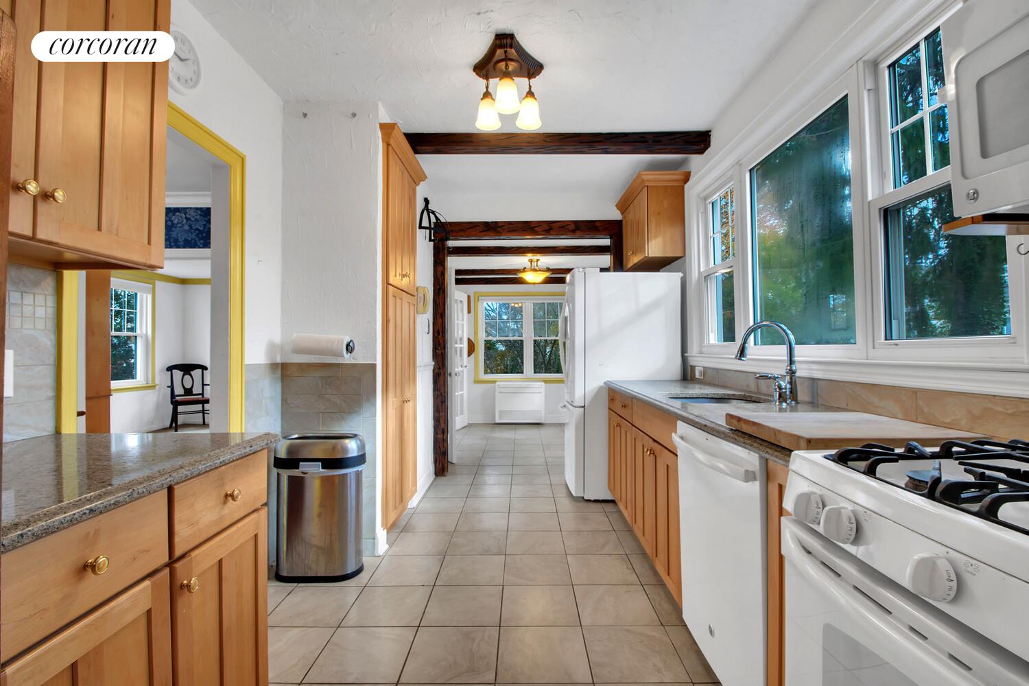 #12 photo, 324 BEVERLY Road, Douglaston , NY 11363