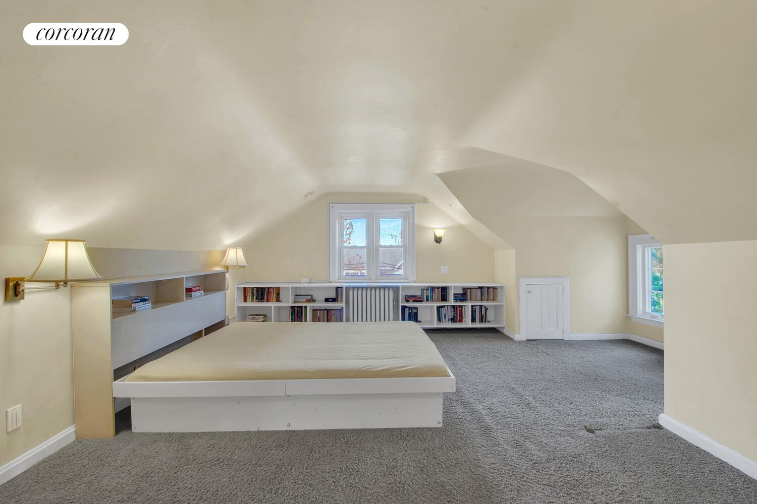 #13 photo, 324 BEVERLY Road, Douglaston , NY 11363