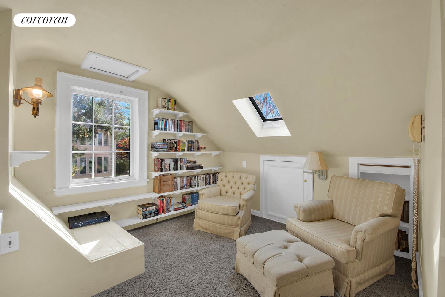 #14 photo, 324 BEVERLY Road, Douglaston , NY 11363