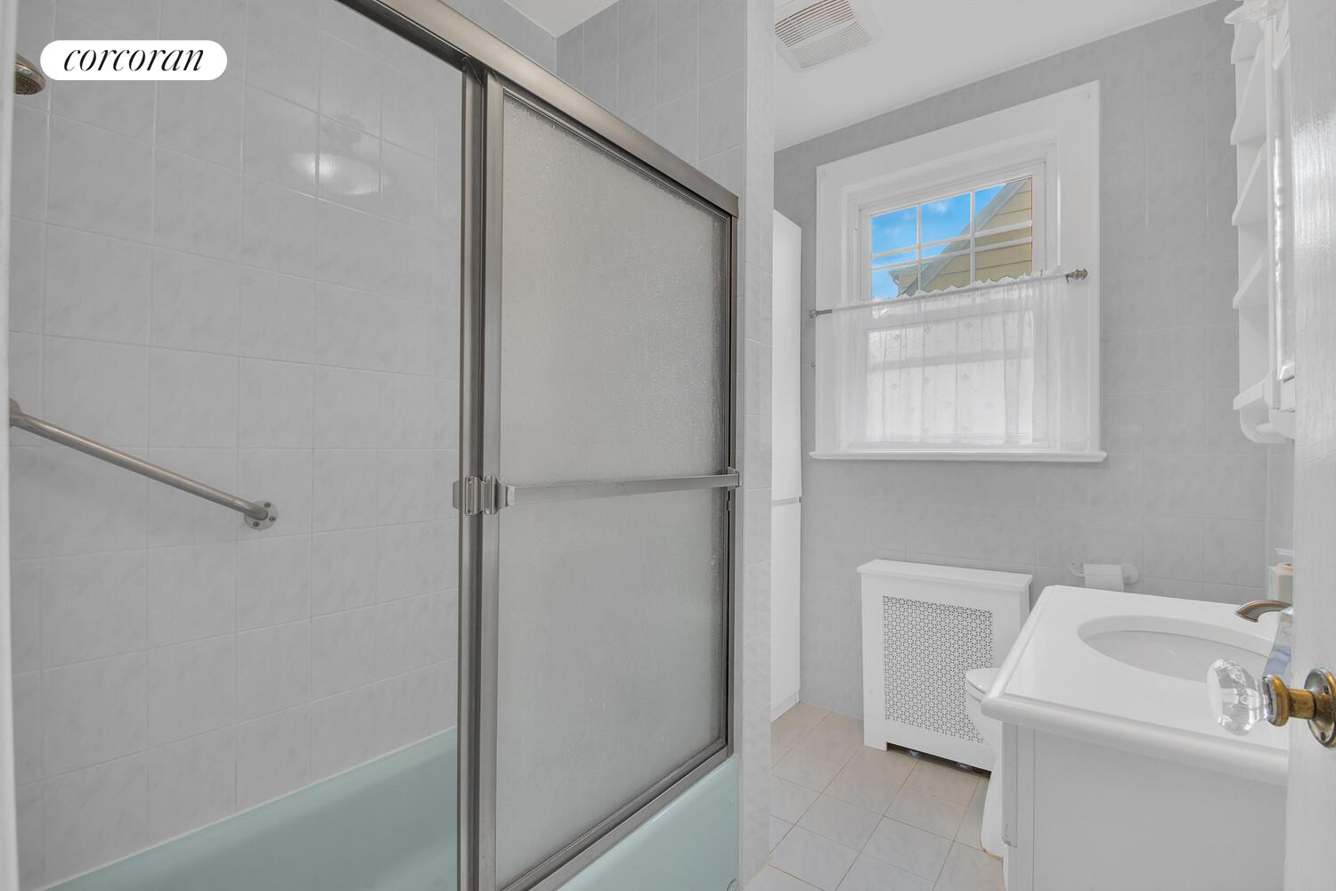 #17 photo, 324 BEVERLY Road, Douglaston , NY 11363