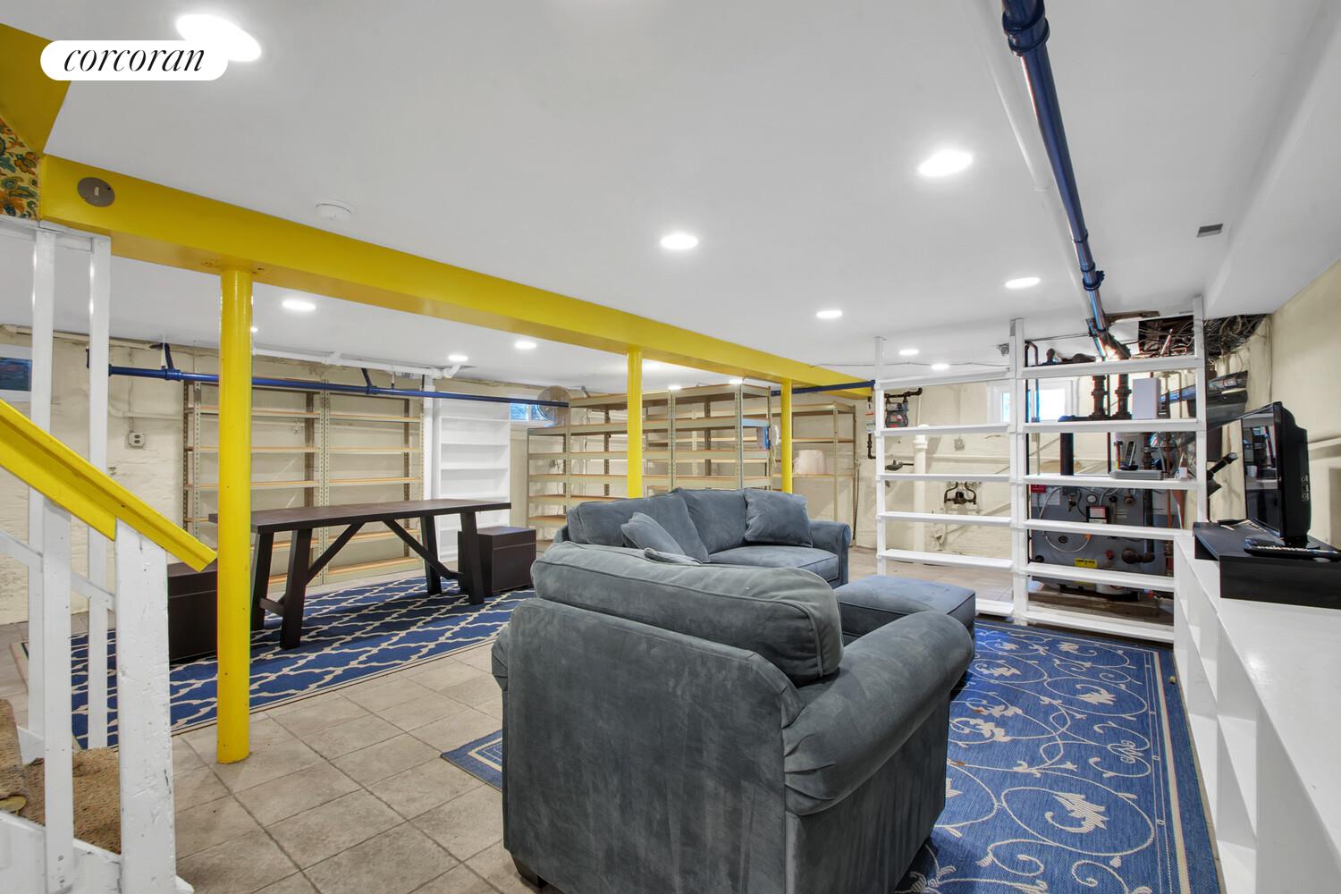 #18 photo, 324 BEVERLY Road, Douglaston , NY 11363