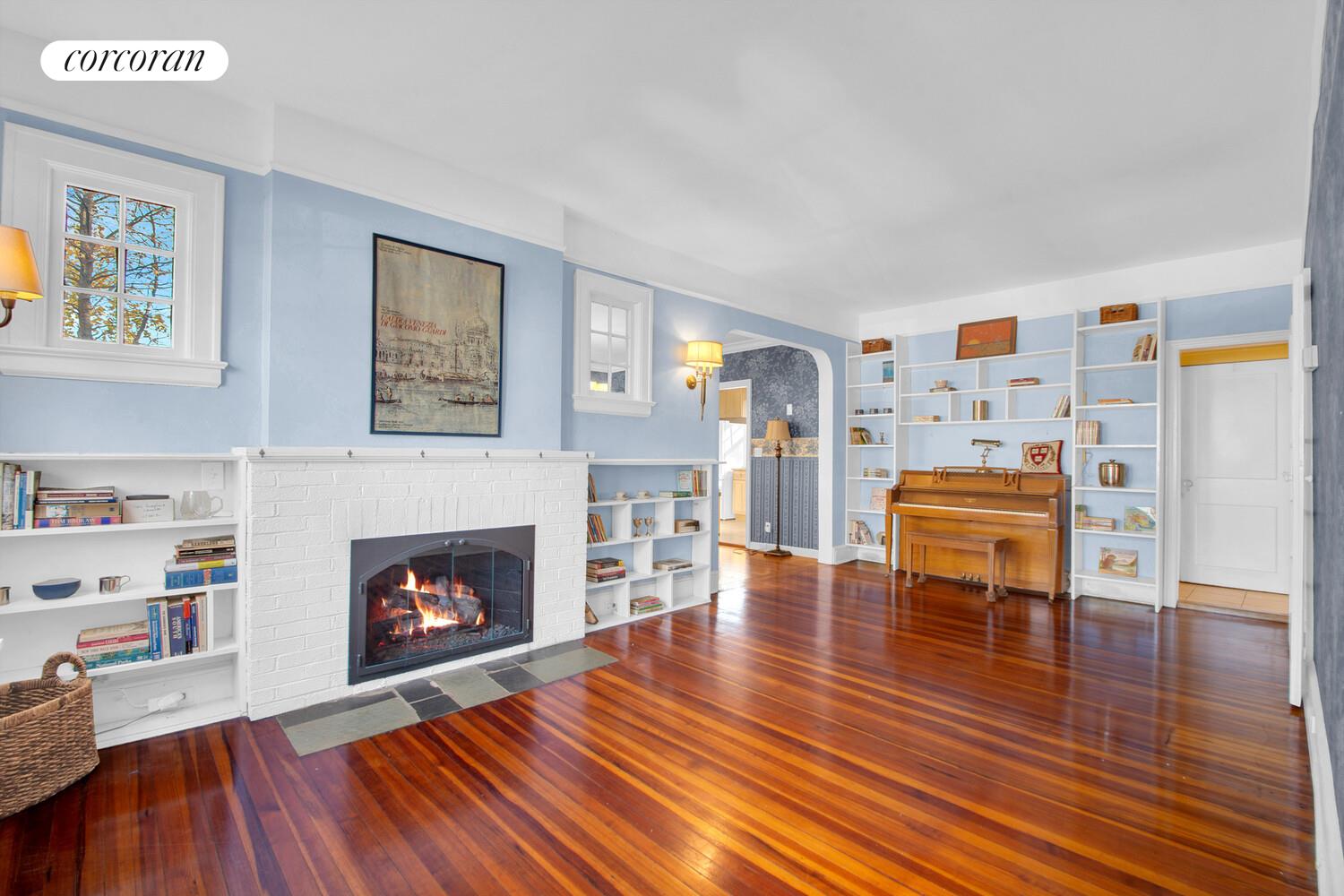 #4 photo, 324 BEVERLY Road, Douglaston , NY 11363