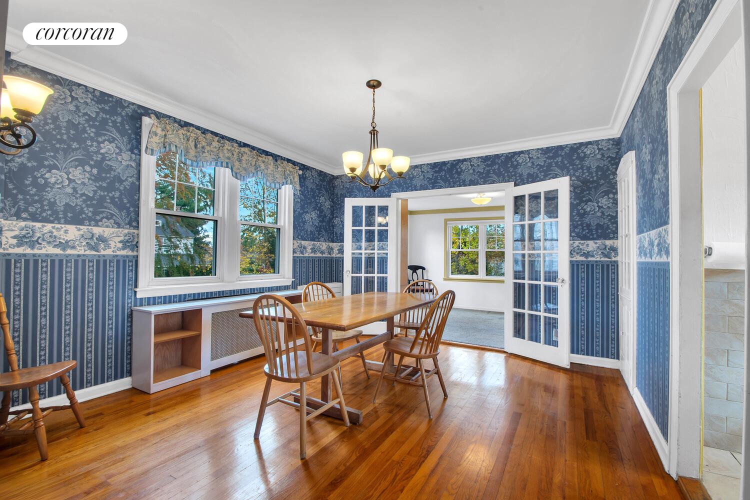 #7 photo, 324 BEVERLY Road, Douglaston , NY 11363