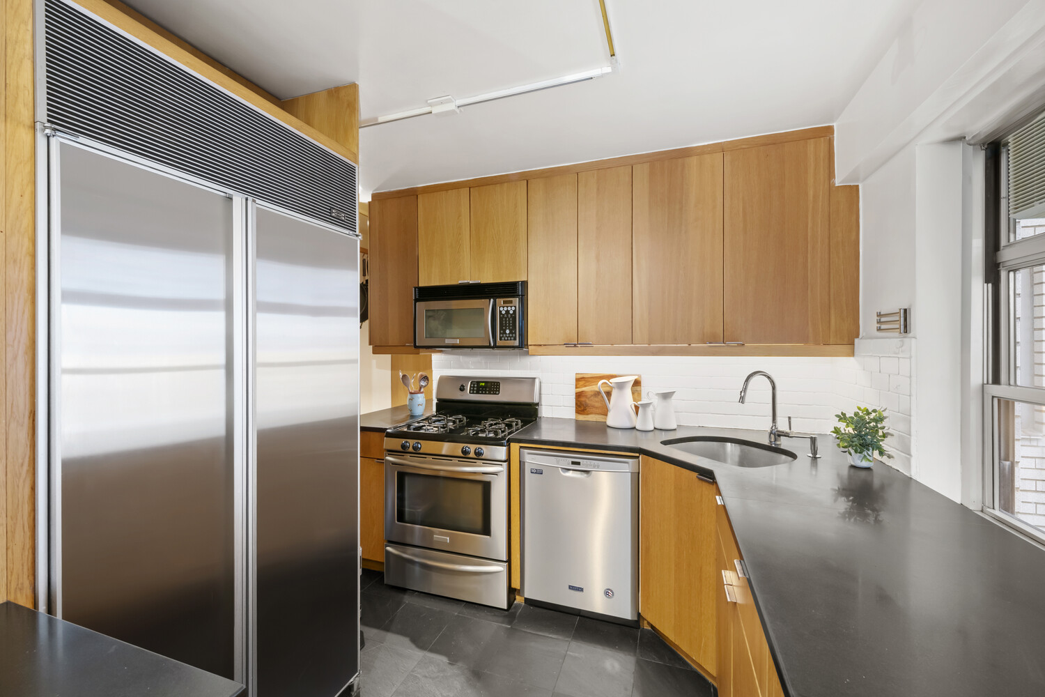 #5 photo, 70 E 10TH Street, Greenwich Village , NY 10003